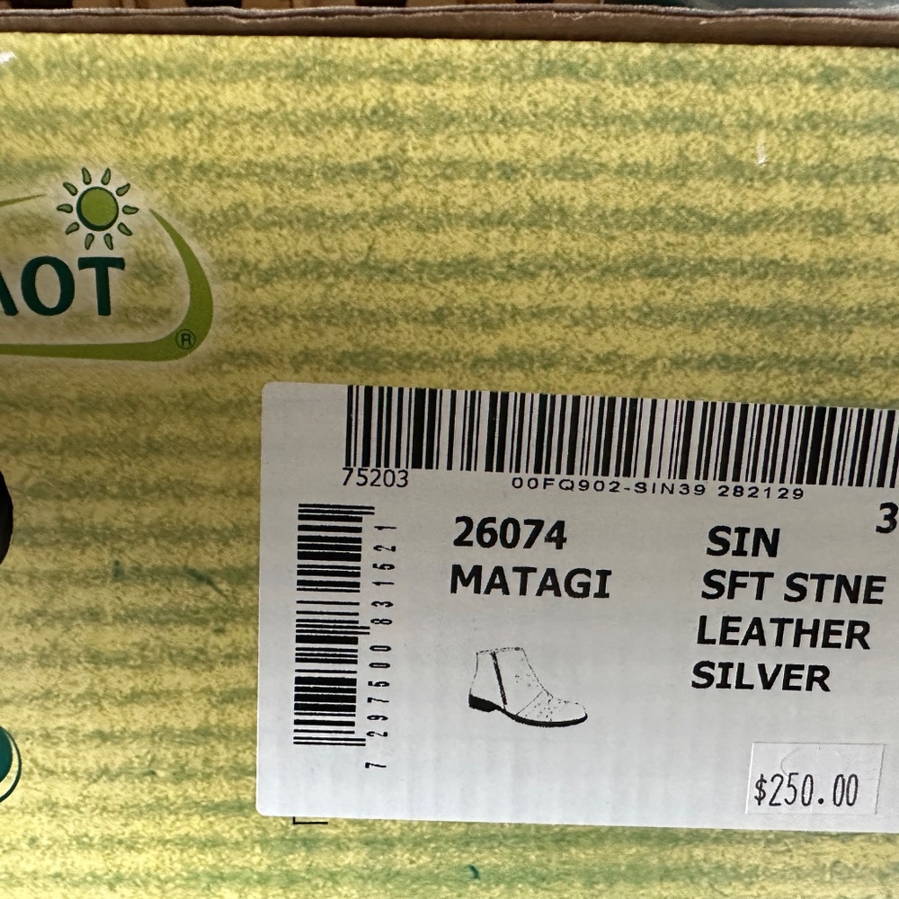 Naot boot - Picture 4 of 4